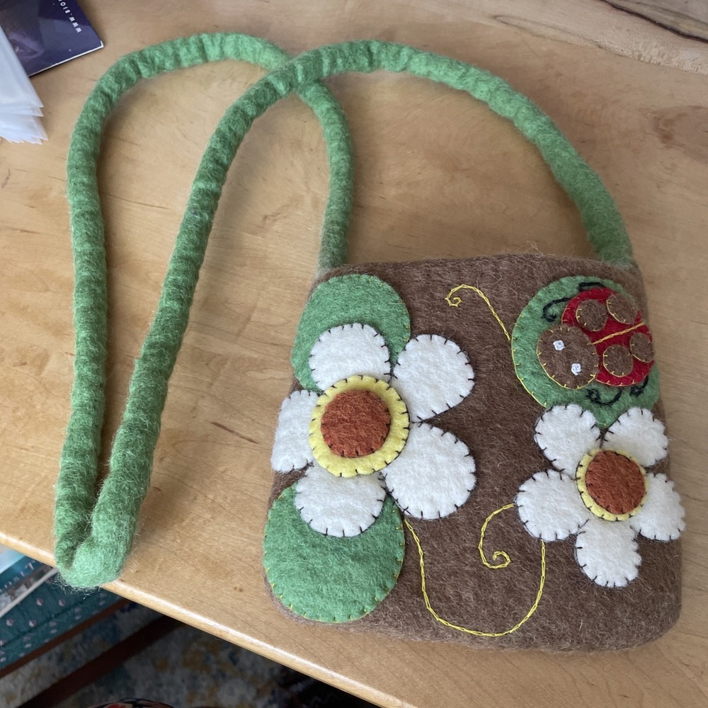 100% Wool Boho Floral Crossbody Made In Nepal Flowers Kitch Lady Bug Tan Green